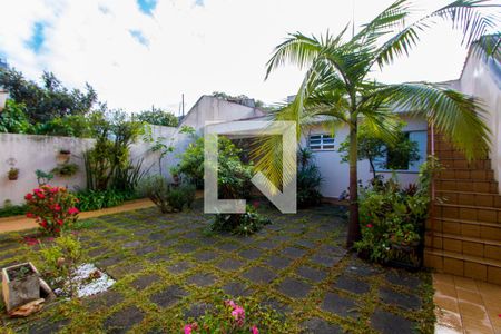 Casa à venda com 375m², 4 quartos e 5 vagas Casa à venda com 375m², 4 quartos e 5 vagasJardim/Quintal