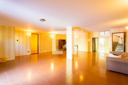 Casa à venda com 375m², 4 quartos e 5 vagas Casa à venda com 375m², 4 quartos e 5 vagasGaragem