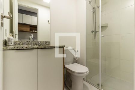Banheiro de kitnet/studio para alugar com 1 quarto, 27m² em República, São Paulo