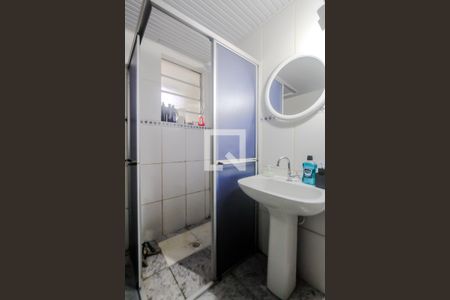 Banheiro de apartamento para alugar com 3 quartos, 67m² em Humaitá, Porto Alegre