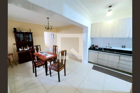 Casa à venda com 4 quartos, 221m² em Vila Lucinda, Santo André