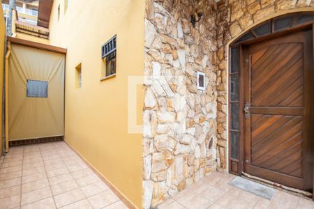 Casa à venda com 220m², 3 quartos e 4 vagas Casa à venda com 220m², 3 quartos e 4 vagasEntrada
