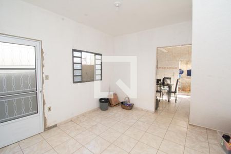 Casa à venda com 80m², 2 quartos e 2 vagasSala