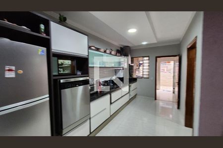 Casa à venda com 420m², 4 quartos e 10 vagas Casa à venda com 420m², 4 quartos e 10 vagasCozinha