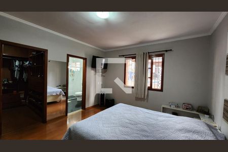 Casa à venda com 420m², 4 quartos e 10 vagas Casa à venda com 420m², 4 quartos e 10 vagasQuarto