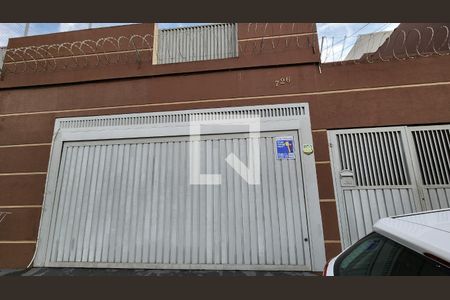 Casa à venda com 420m², 4 quartos e 10 vagas Casa à venda com 420m², 4 quartos e 10 vagasFachada