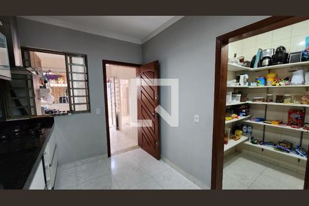 Casa à venda com 420m², 4 quartos e 10 vagas Casa à venda com 420m², 4 quartos e 10 vagasCozinha