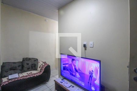 Casa à venda com 70m², 2 quartos e 2 vagasSala