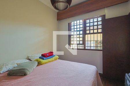 Quarto 1 de casa à venda com 4 quartos, 320m² em Santo Antônio, Belo Horizonte