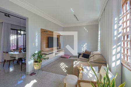 Sala de casa à venda com 4 quartos, 320m² em Santo Antônio, Belo Horizonte