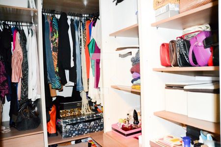 Apartamento à venda com 184m², 2 quartos e 2 vagas Apartamento à venda com 184m², 2 quartos e 2 vagasCloset