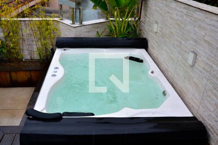 Apartamento à venda com 184m², 2 quartos e 2 vagas Apartamento à venda com 184m², 2 quartos e 2 vagasTerraço