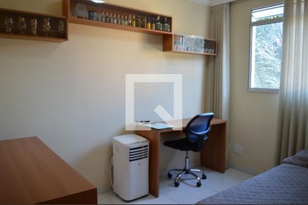 Quarto de apartamento à venda com 2 quartos, 48m² em Cabral, Contagem