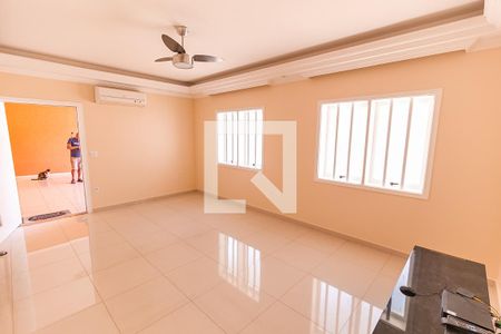 Sala de casa para alugar com 5 quartos, 224m² em Vila Homero, Indaiatuba