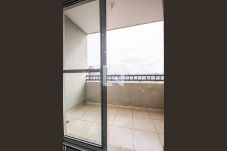 Sacada de apartamento para alugar com 3 quartos, 65m² em Umuarama, Osasco