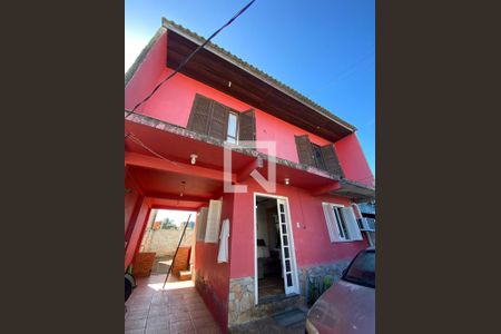 Fachada de casa à venda com 3 quartos, 300m² em Rubem Berta, Porto Alegre