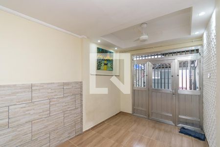 Sala de casa para alugar com 3 quartos, 84m² em Olaria, Rio de Janeiro