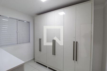 Quarto 1 de apartamento para alugar com 2 quartos, 45m² em Laranjeiras, Uberlândia