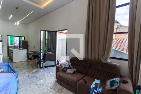 Sala de casa à venda com 3 quartos, 129m² em Santa Tereza, Belo Horizonte