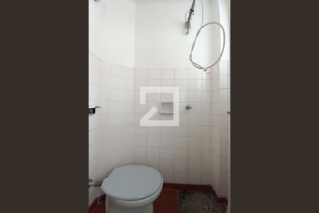 Apartamento à venda com 108m², 2 quartos e sem vaga Apartamento à venda com 108m², 2 quartos e sem vagaBanheiro de Serviço