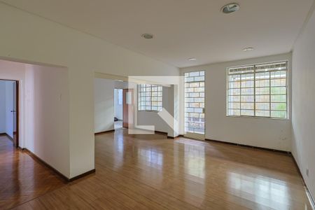 Sala 1 de casa para alugar com 6 quartos, 360m² em Santa Efigênia , Belo Horizonte