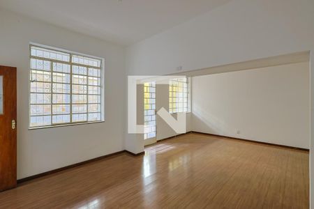 Sala 1 de casa para alugar com 6 quartos, 360m² em Santa Efigênia , Belo Horizonte