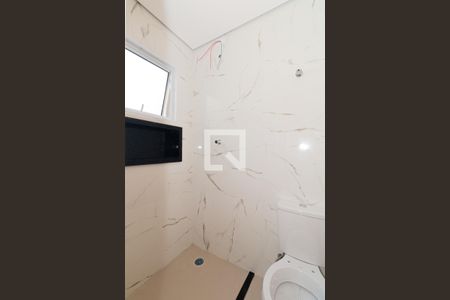 Banheiro de apartamento à venda com 1 quarto, 31m² em Vila Mazzei, São Paulo