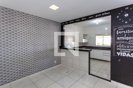 Sala de casa para alugar com 4 quartos, 150m² em Floramar, Belo Horizonte