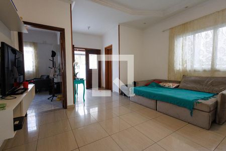 Sala de casa para alugar com 3 quartos, 215m² em Jardim Sevilha, Indaiatuba