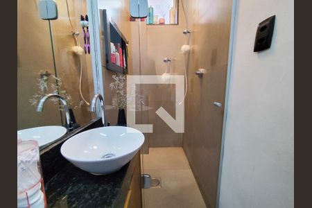 Banheiro de apartamento à venda com 2 quartos, 59m² em Santa Efigênia, Belo Horizonte