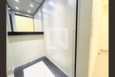 Elevador  de apartamento à venda com 2 quartos, 54m² em João Pinheiro, Belo Horizonte