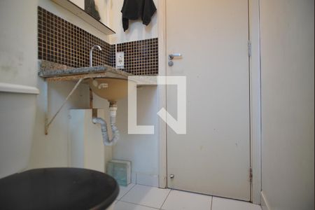 Banheiro Corredor de apartamento para alugar com 2 quartos, 53m² em Humaitá, Porto Alegre