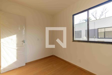 Quarto 1 de casa de condomínio para alugar com 2 quartos, 62m² em Vargem Grande, Rio de Janeiro