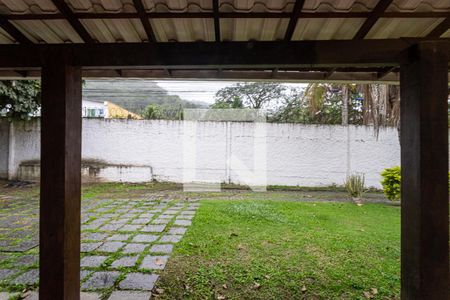 Sala de casa de condomínio à venda com 3 quartos, 150m² em Itaipu, Niterói