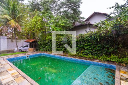 Sala de casa de condomínio à venda com 3 quartos, 150m² em Itaipu, Niterói