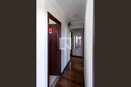 Corredor de casa à venda com 3 quartos, 93m² em Santa Amelia, Belo Horizonte