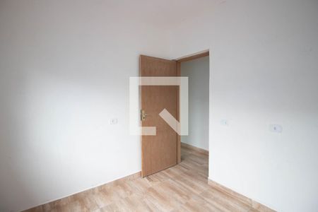 Quarto 2 de casa para alugar com 2 quartos, 80m² em Vila Rosaria, São Paulo