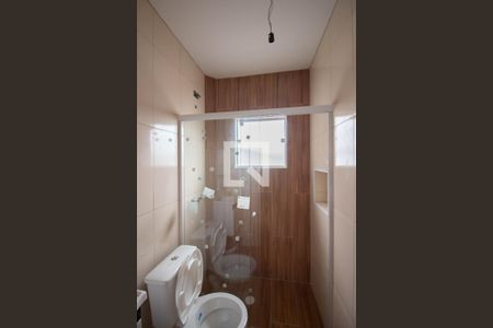 Banheiro da Suíte de casa para alugar com 2 quartos, 80m² em Vila Rosaria, São Paulo