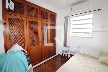 Quarto de casa para alugar com 3 quartos, 400m² em Marechal Hermes, Rio de Janeiro