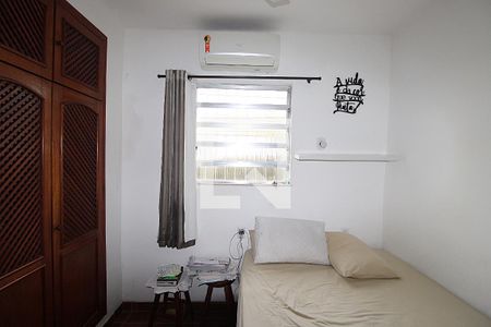 Quarto de casa para alugar com 3 quartos, 400m² em Marechal Hermes, Rio de Janeiro
