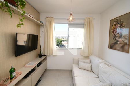 Sala de apartamento para alugar com 2 quartos, 38m² em Jardim Itacolomi, São Paulo