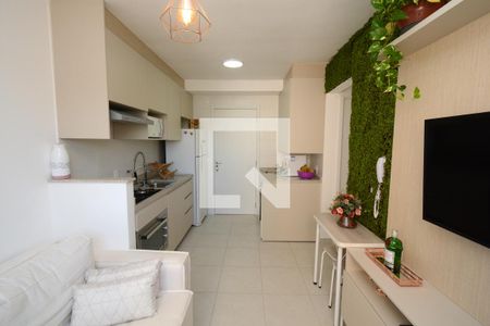 Sala/Cozinha de apartamento para alugar com 2 quartos, 38m² em Jardim Itacolomi, São Paulo