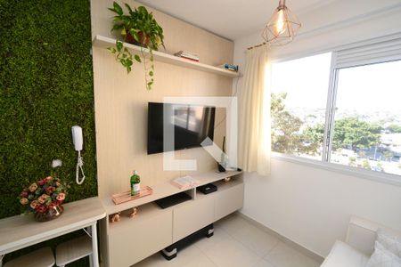 Sala de apartamento para alugar com 2 quartos, 38m² em Jardim Itacolomi, São Paulo