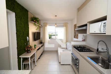 Sala/Cozinha de apartamento para alugar com 2 quartos, 38m² em Jardim Itacolomi, São Paulo