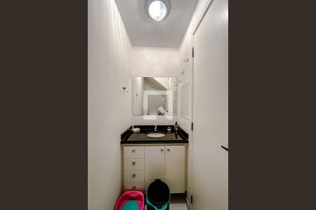 Lavabo de casa à venda com 4 quartos, 170m² em Vila Invernada, São Paulo