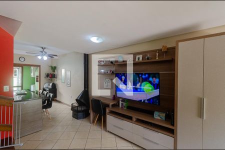 Sala de casa à venda com 2 quartos, 150m² em Vila Nova, Porto Alegre