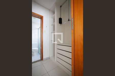 Closet da suíte de apartamento à venda com 3 quartos, 136m² em Itapoã, Belo Horizonte