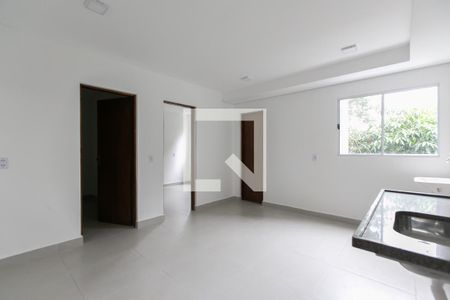 Sala / Cozinha de apartamento para alugar com 2 quartos, 40m² em Vila Taquari, São Paulo