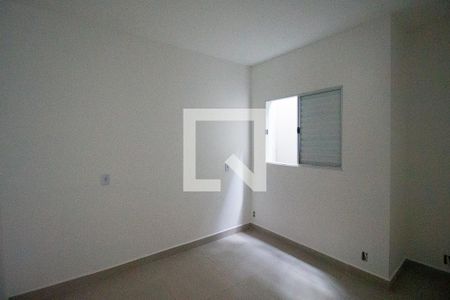 Quarto 1 de apartamento para alugar com 2 quartos, 40m² em Vila Taquari, São Paulo