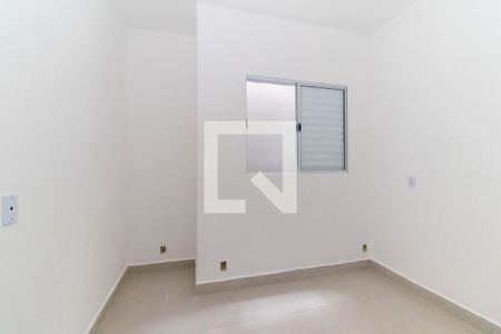 Quarto 1 de apartamento para alugar com 2 quartos, 40m² em Vila Taquari, São Paulo